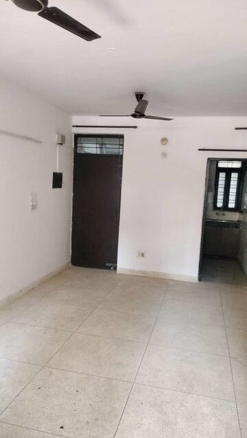 Room in 4 BHK Apartment at Sector 5 Dwarka – for Rent