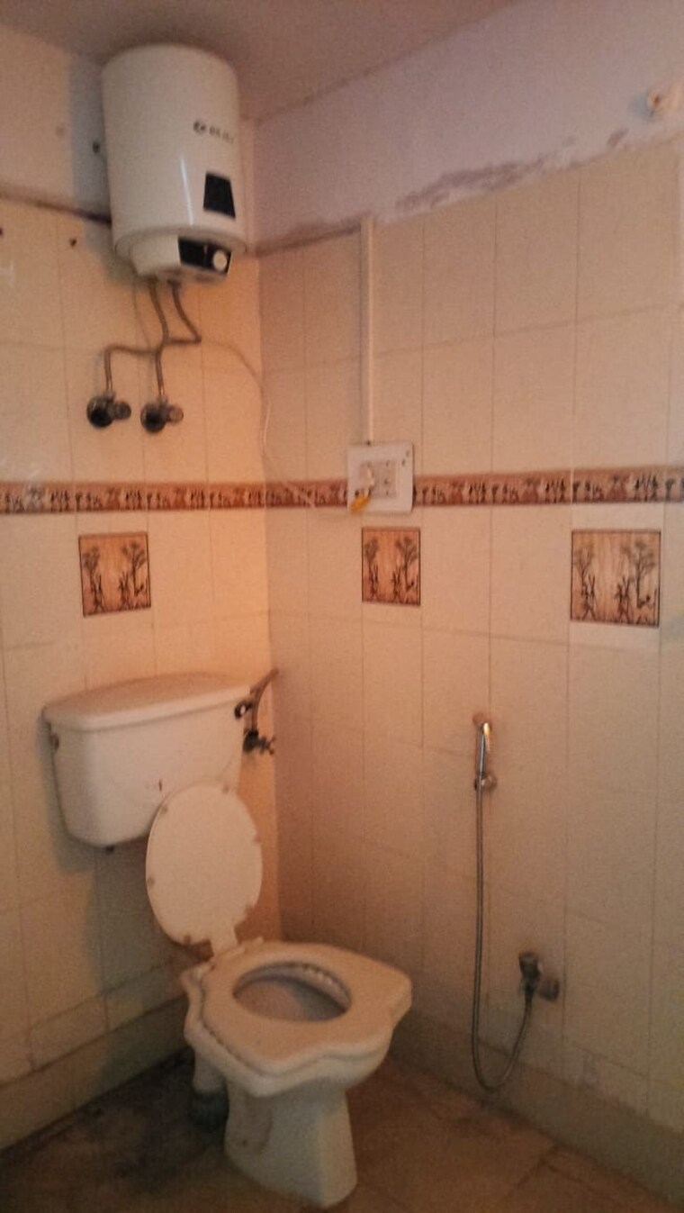 Attached Bathroom, sector 5 dwarka 4 Bedroom 2000 Sq.Ft. Apartment In Sector 5 Dwarka Delhi 9604569