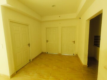 Room in 4 BHK Builder Floor at Migsun Vilaasa, Eta Ii Greater Noida – for Rent