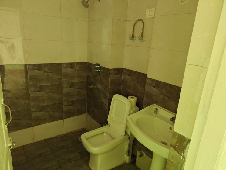Bathroom, migsun-vilaasa 4 Bedroom 2075 Sq.Ft. Builder Floor In Eta Ii Greater Noida Greater Noida 9311605