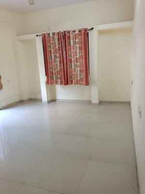 Room in 3 BHK Apartment at Essentia CHS, Rahatani – for Rent
