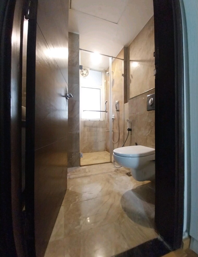 Bathroom, mahagun-mezzaria 3 Bedroom 2500 Sq.Ft. Apartment In Sector 78 Noida 9604594