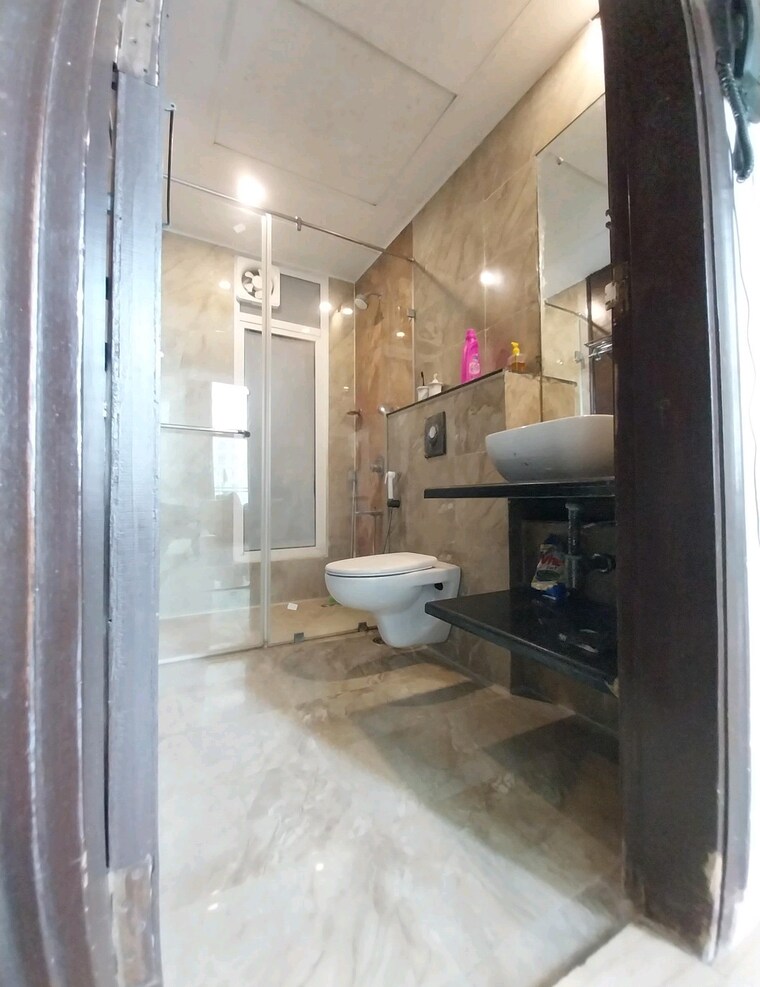 Bathroom, mahagun-mezzaria 3 Bedroom 2500 Sq.Ft. Apartment In Sector 78 Noida 9604594