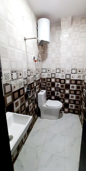 Bathroom in 2 BHK Builder Floor at Sector 7 Dwarka – for Rent