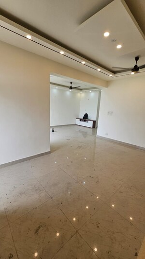 Room in 3 BHK Apartment at ERA Redwood Residency, Sector 78 – for Rent