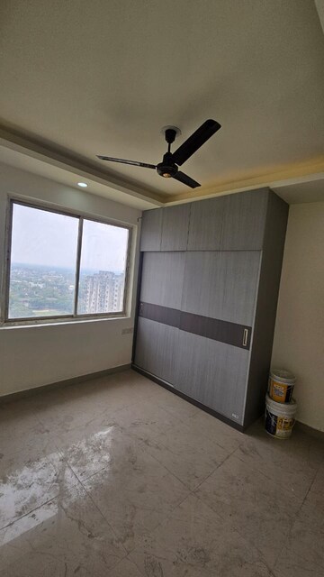 Room in 3 BHK Apartment at ERA Redwood Residency, Sector 78 – for Rent