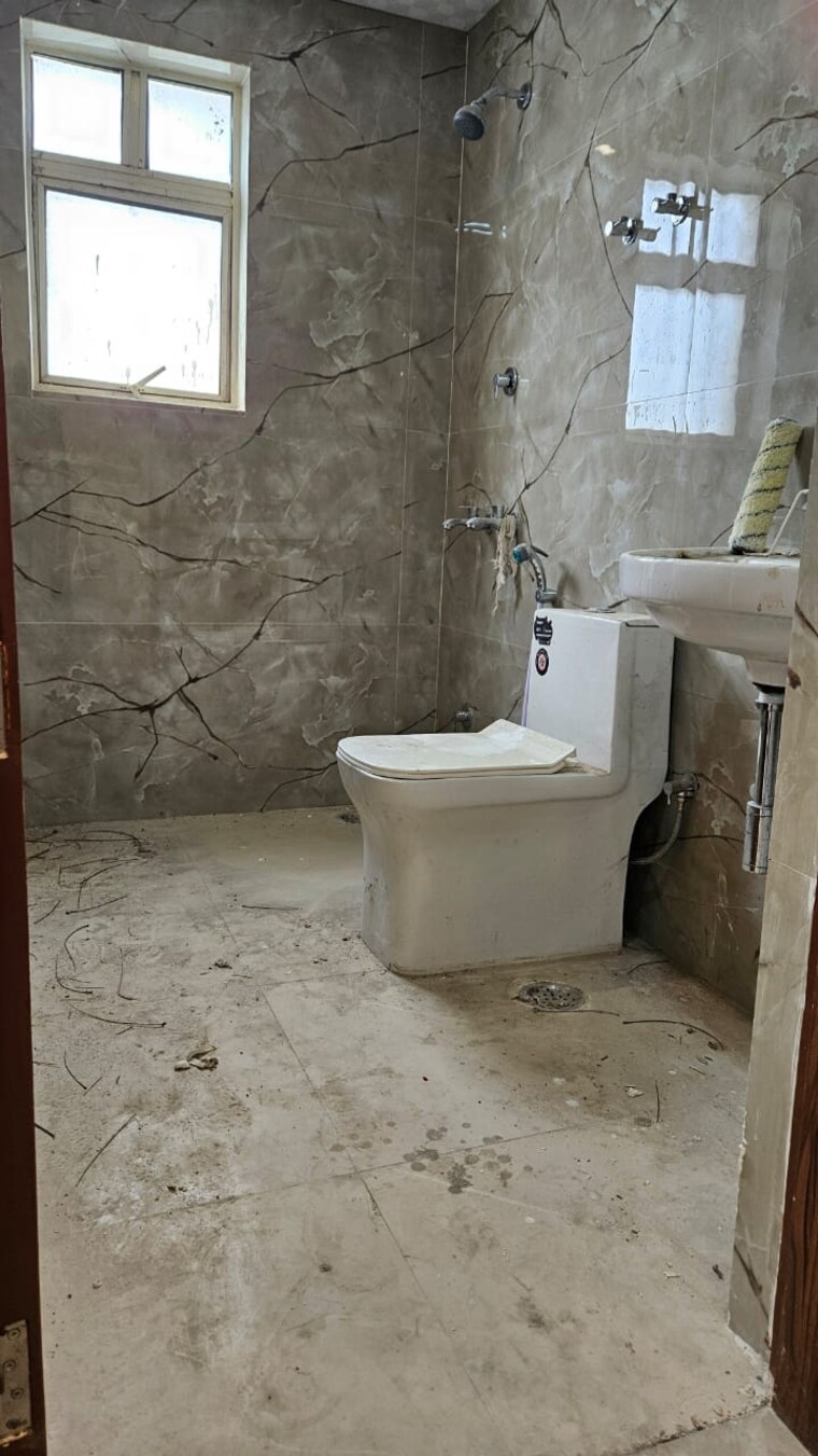 Bathroom, era-redwood-residency 3 Bedroom 1600 Sq.Ft. Apartment In Sector 78 Faridabad 9604609