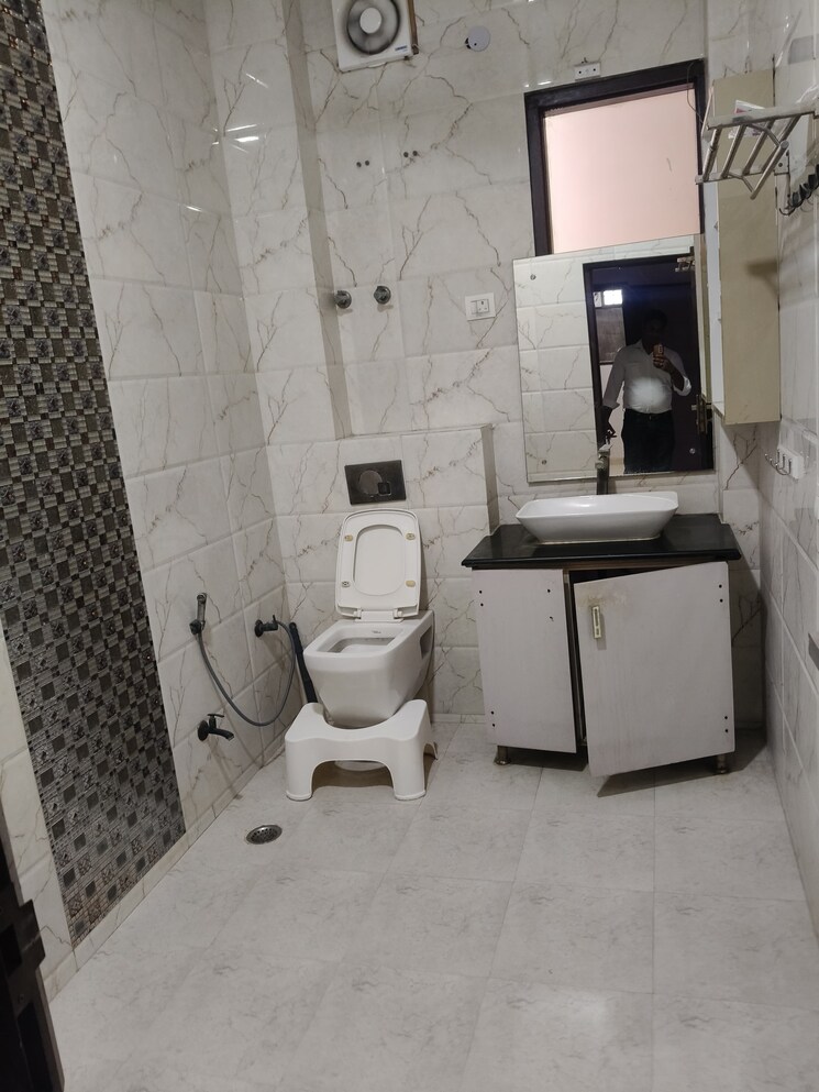 Bathroom, sector 47 5 Bedroom 4800 Sq.Ft. Independent House In Sector 47 Noida 9604676