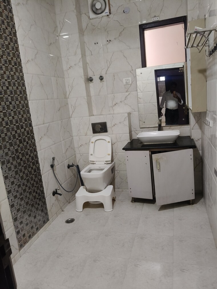 Bathroom, sector 47 5 Bedroom 4800 Sq.Ft. Independent House In Sector 47 Noida 9604676
