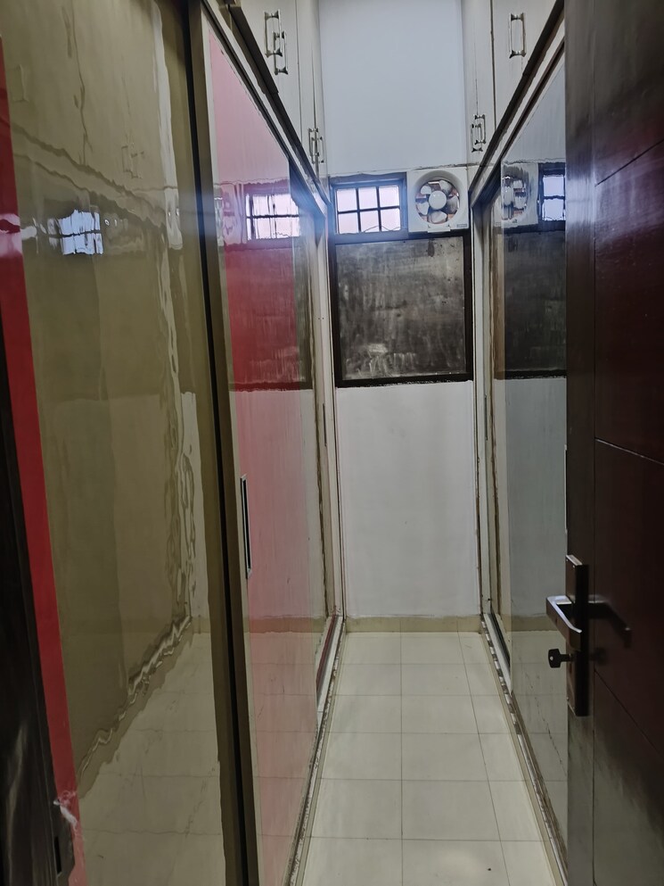 undefined, sector 47 5 Bedroom 4800 Sq.Ft. Independent House In Sector 47 Noida 9604676