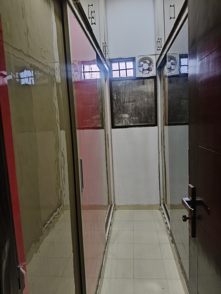 undefined, sector 47 5 Bedroom 4800 Sq.Ft. Independent House In Sector 47 Noida 9604676