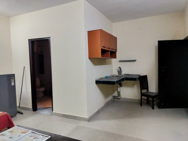 Room, sarita-vihar-pocket-j-rwa 1 RK 400 Sq.Ft. Apartment In Sarita Vihar Delhi 9604649