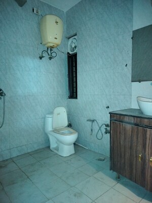 Attached Bathroom in 1 RK Apartment at Sarita Vihar Pocket-J RWA, Sarita Vihar – for Rent