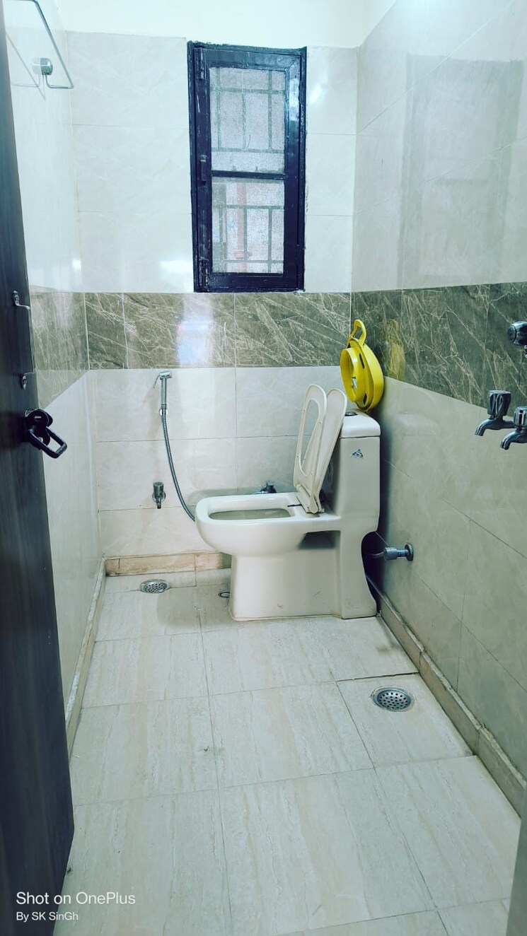 Attached Bathroom, dwarka sector 18b 2 Bedroom 1320 Sq.Ft. Apartment In Dwarka Sector 18b Delhi 9604626