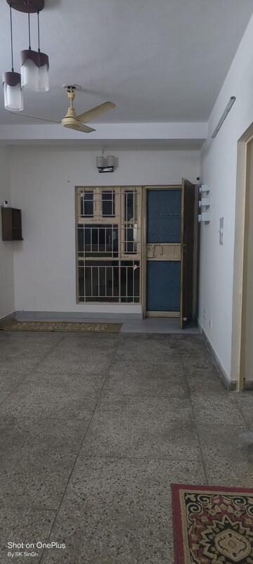 Room in 2 BHK Apartment at Dwarka Sector 18b – for Rent