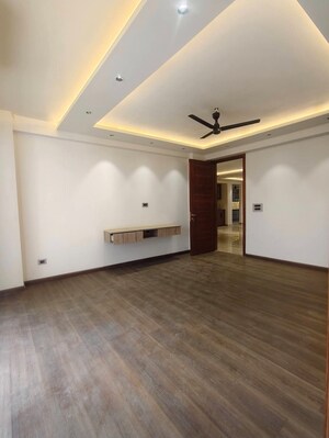 Room in 3 BHK Apartment at Signature Global Sarvam, Sector 37d – for Sale