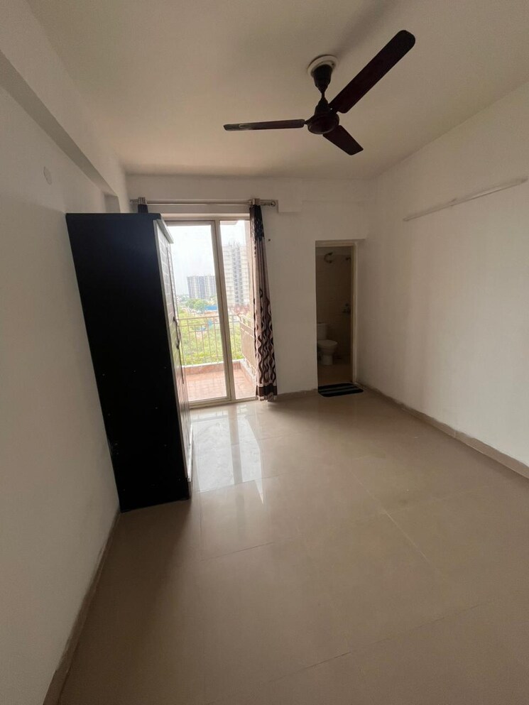 Room, puri-pratham 3 Bedroom 1400 Sq.Ft. Apartment In Sector 84 Faridabad 9604653