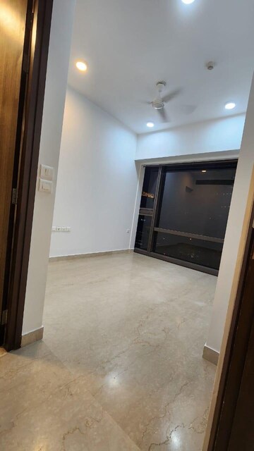 Room in 4 BHK Apartment at Lodha The Park, Worli – for Rent
