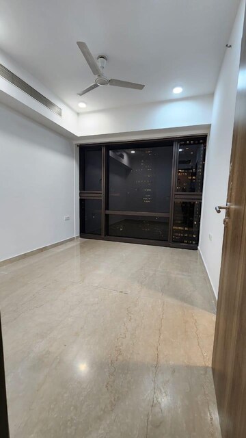 Room in 4 BHK Apartment at Lodha The Park, Worli – for Rent