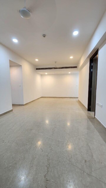 Room in 4 BHK Apartment at Lodha The Park, Worli – for Rent