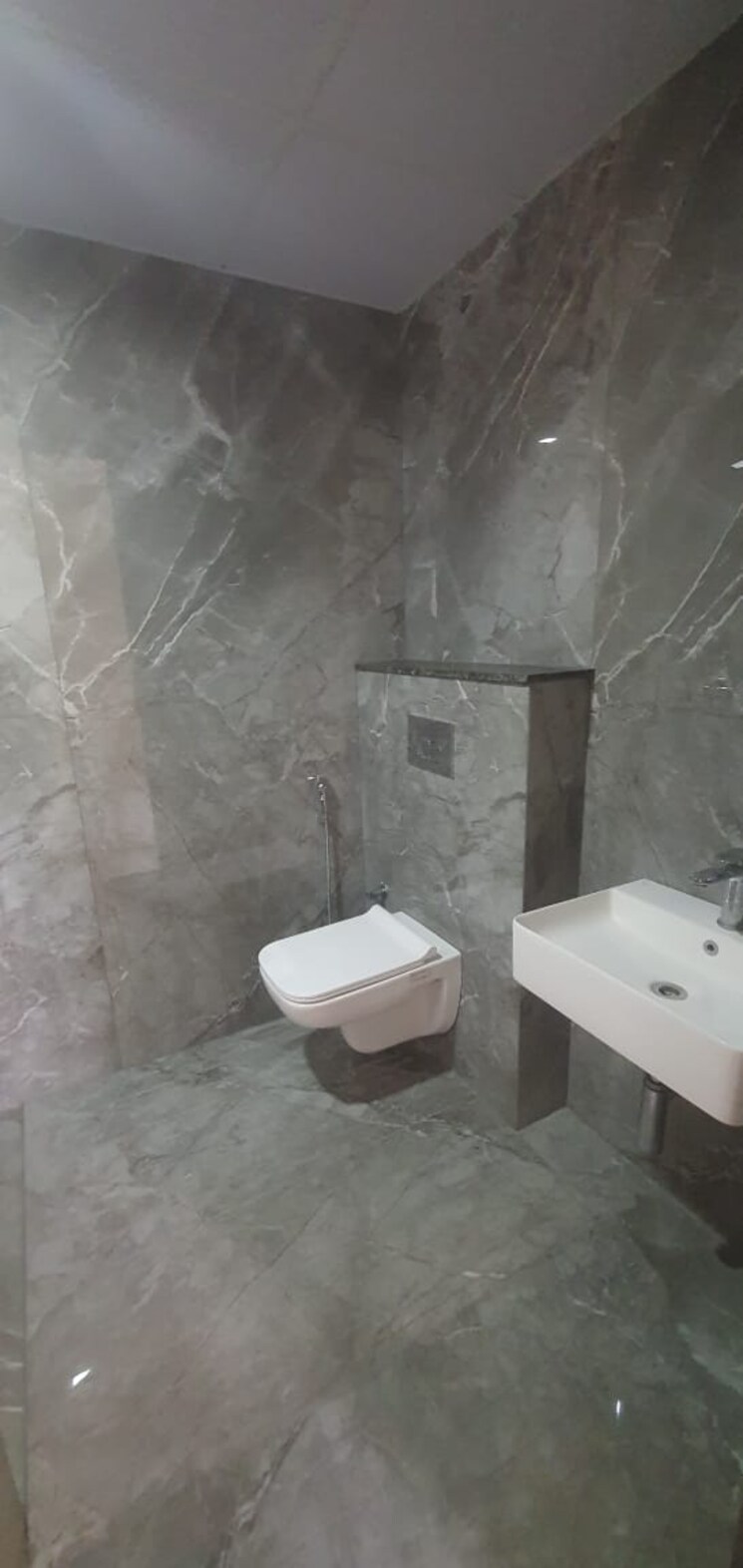 Bathroom, halasuru 3 Bedroom 1850 Sq.Ft. Apartment In Halasuru Bangalore 9604771