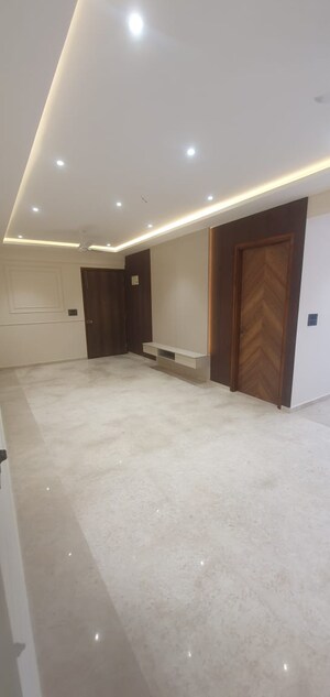 Room in 3 BHK Apartment at Halasuru – for Rent