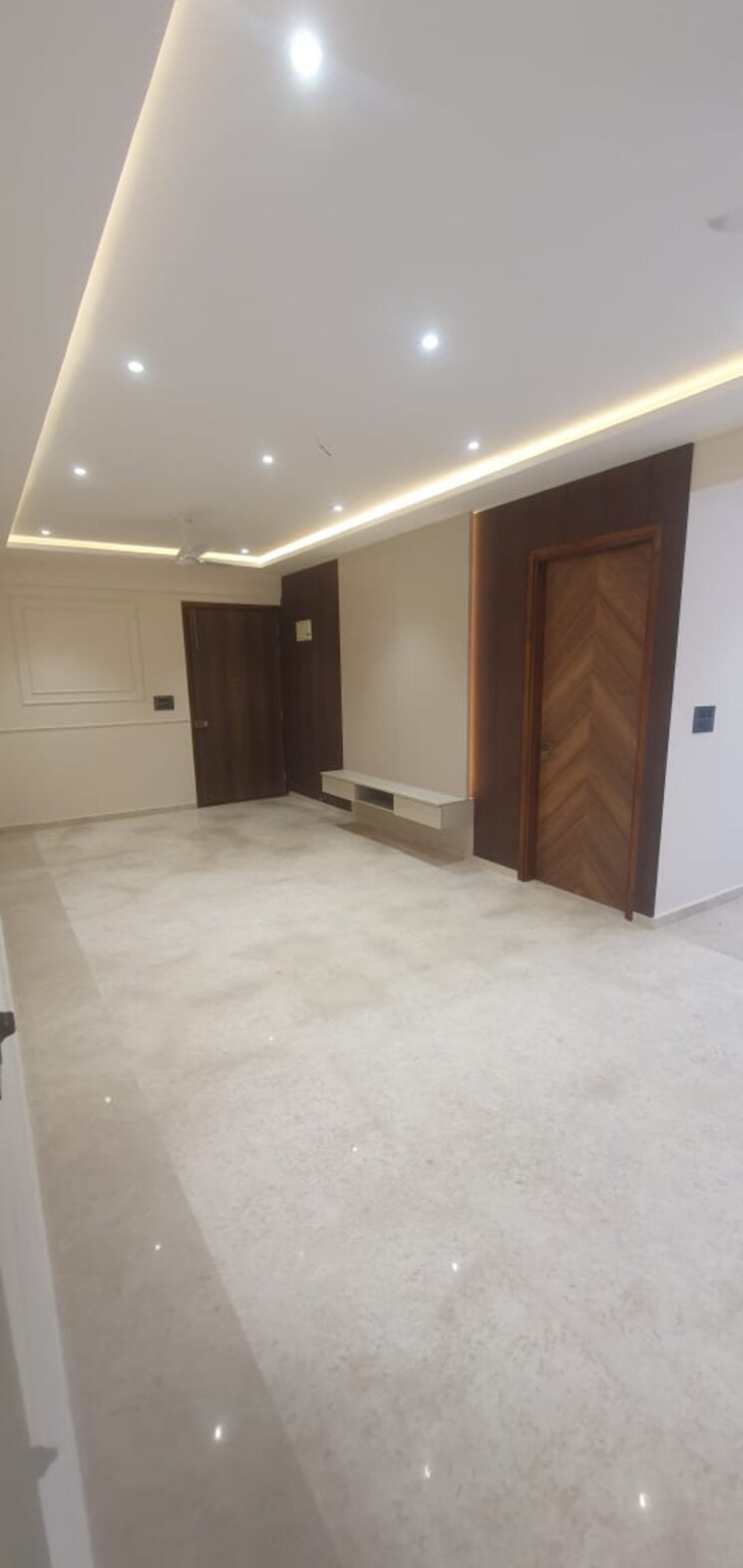 Room, halasuru 3 Bedroom 1850 Sq.Ft. Apartment In Halasuru Bangalore 9604771