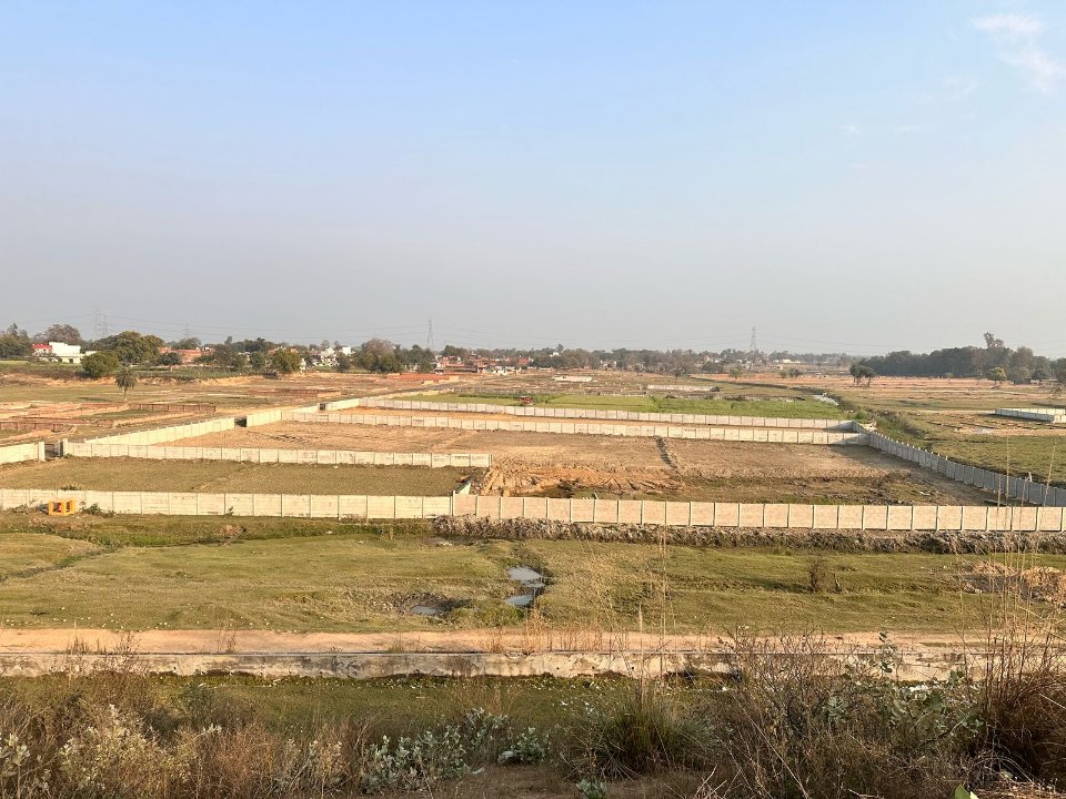 Plot For Sale in Kisan Path