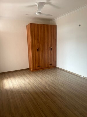 Room in 3 BHK Apartment at Cosmos Express 99, Sector 99 – for Rent