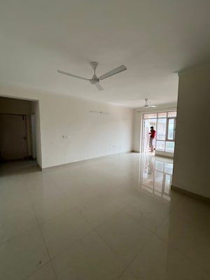 Room in 3 BHK Apartment at Cosmos Express 99, Sector 99 – for Rent