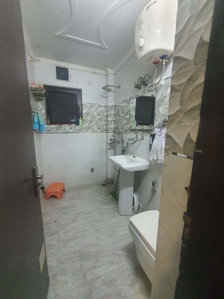 Bathroom, sector 22 dwarka 3 Bedroom 1710 Sq.Ft. Apartment In Sector 22 Dwarka Delhi 9604774