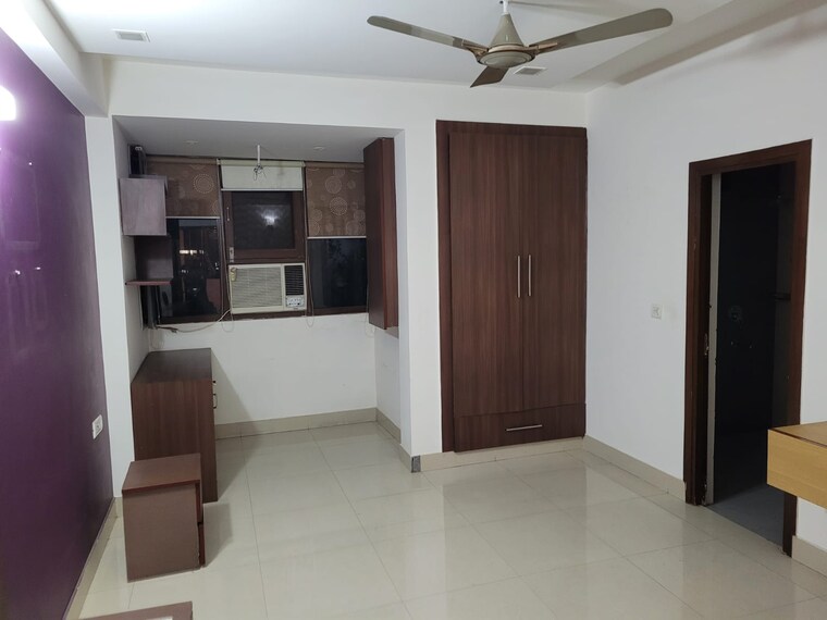 Room, sector 12 dwarka 4 Bedroom 2000 Sq.Ft. Apartment In Sector 12 Dwarka Delhi 9604835