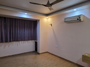 Room in 4 BHK Apartment at Sector 12 Dwarka – for Rent