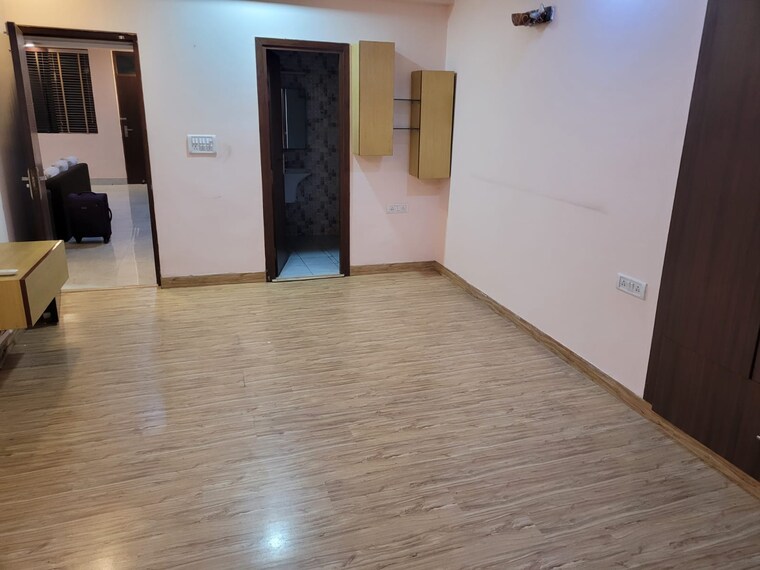 Room, sector 12 dwarka 4 Bedroom 2000 Sq.Ft. Apartment In Sector 12 Dwarka Delhi 9604835