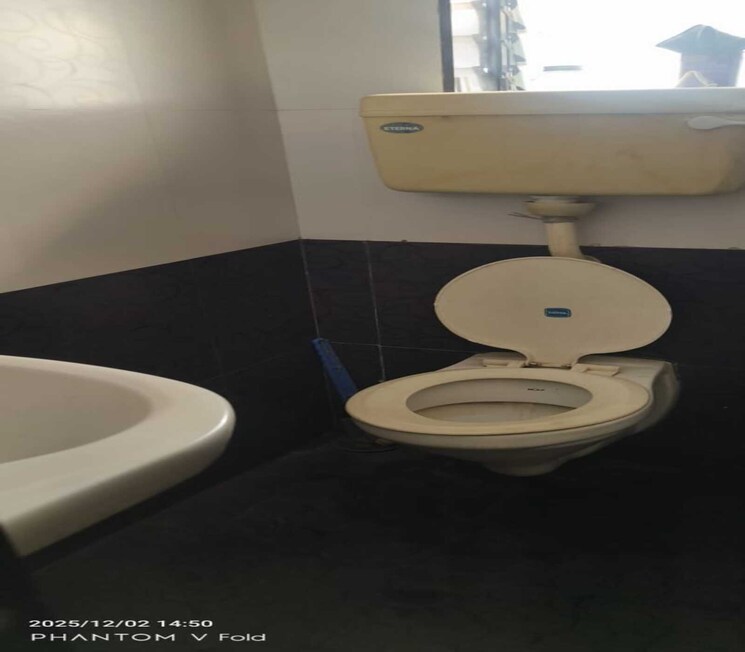 Bathroom, dadar east 1 Bedroom 500 Sq.Ft. Apartment In Dadar East Mumbai 9604844