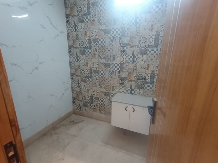 Bathroom, vasundhara sector 3 4 Bedroom 2250 Sq.Ft. Builder Floor In Vasundhara Sector 3 Ghaziabad 9604928