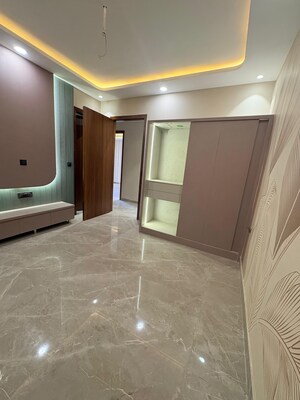 Room in 4 BHK Builder Floor at Parklands, Sector 85 – for Sale