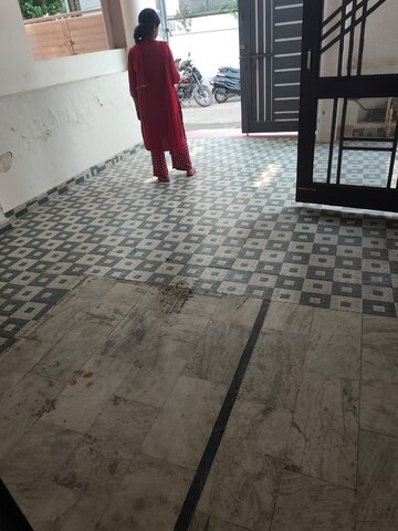 Room in  Pg at Vibhuti Khand – for Rent