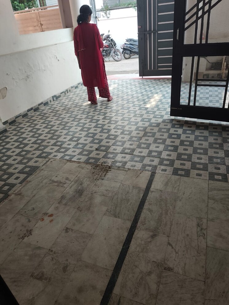 Room, vibhuti khand Pg For Boys & Girls In Vibhuti Khand 9604910