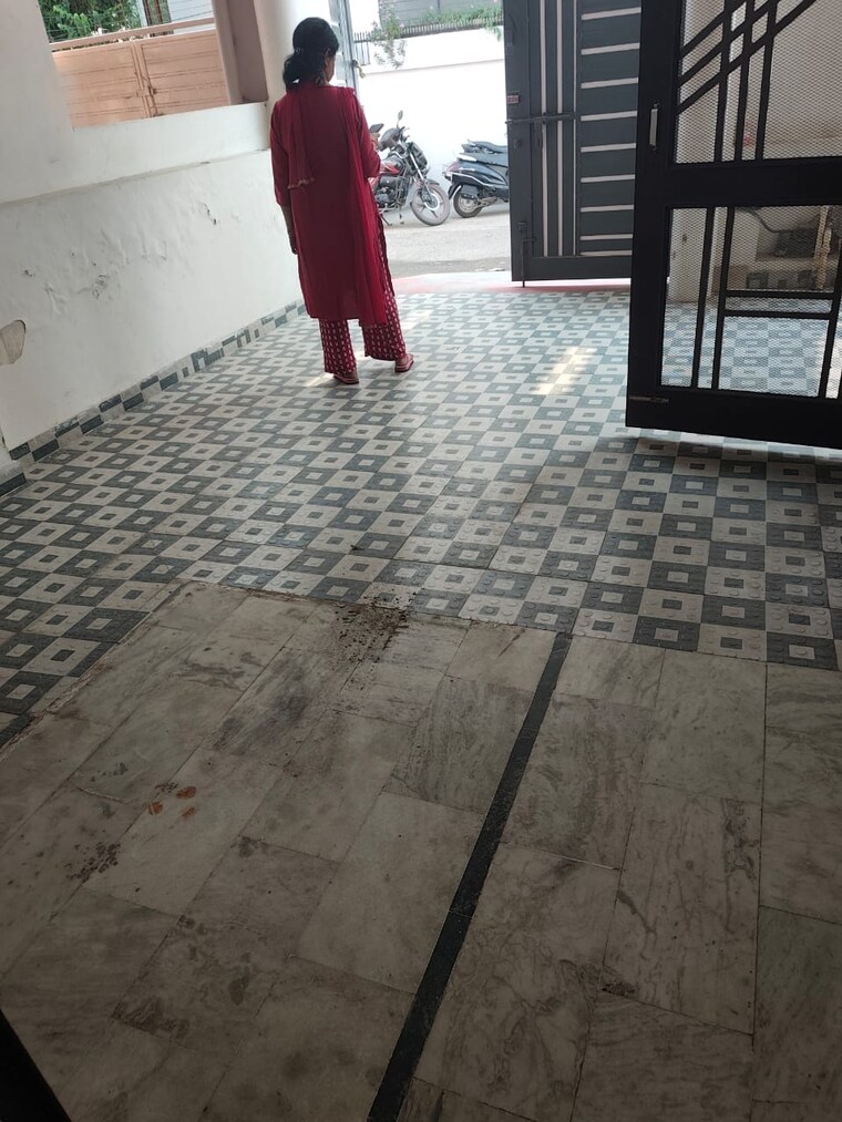 Room, vibhuti khand Pg For Boys & Girls In Vibhuti Khand 9604910