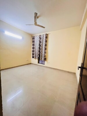 Room in 2 BHK Builder Floor at Sector 39 – for Rent