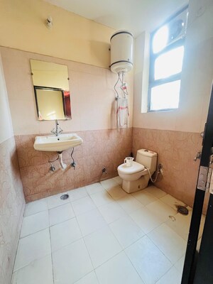 Bathroom in 2 BHK Builder Floor at Sector 39 – for Rent