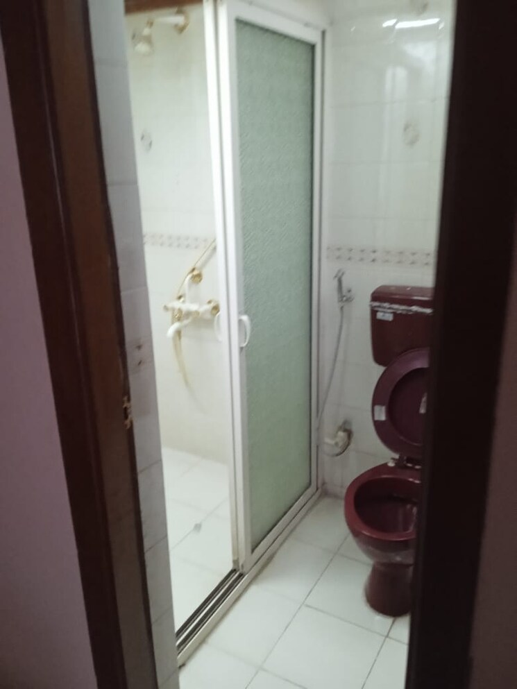 Bathroom, om-utopia 3 Bedroom 2500 Sq.Ft. Penthouse In Wanowrie Pune 9605008