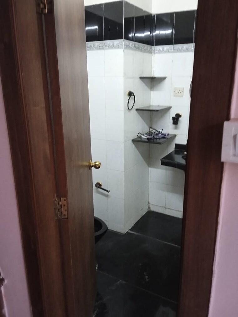 Bathroom, om-utopia 3 Bedroom 2577 Sq.Ft. Penthouse In Wanowrie Pune 9605269