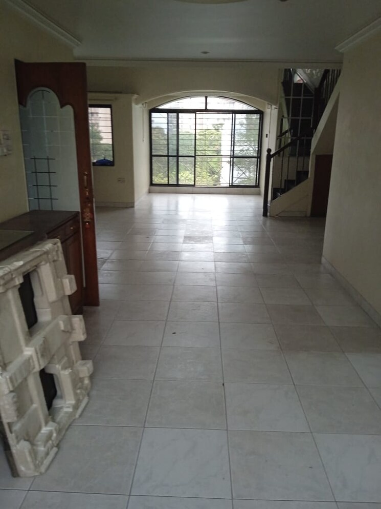  Parking, om-utopia 3 Bedroom 2635 Sq.Ft. Penthouse In Wanowrie Pune 9605275