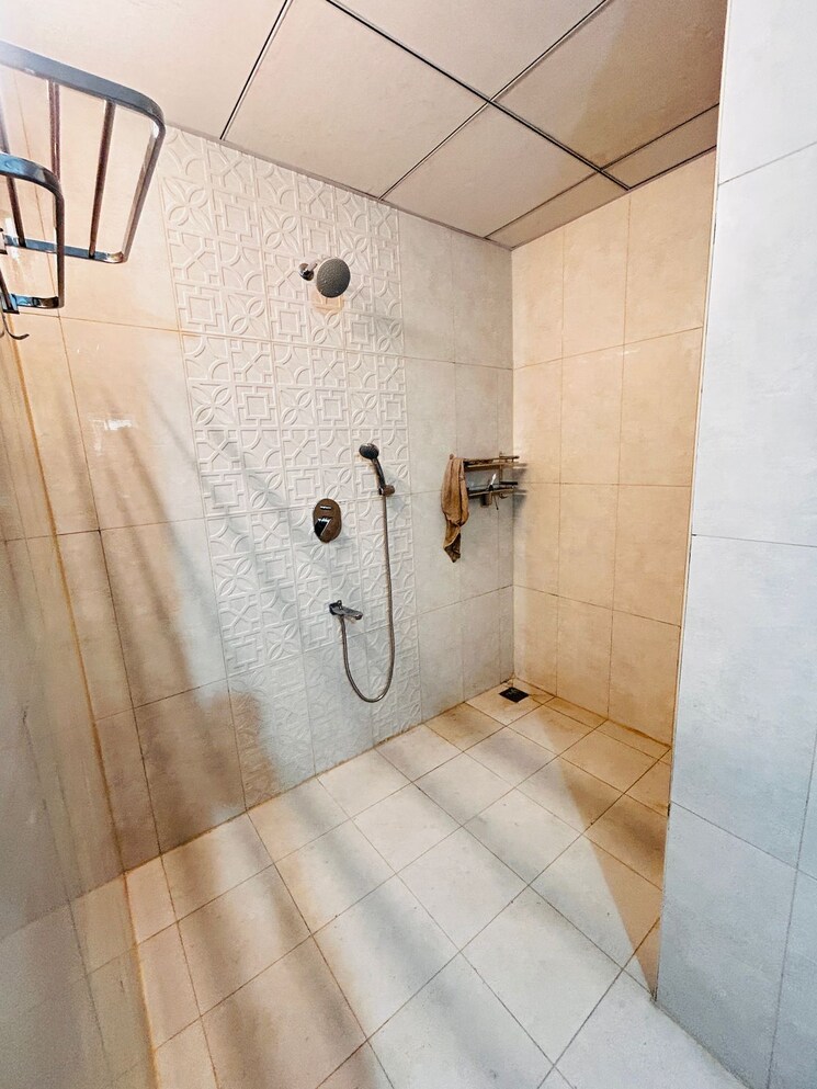 Bathroom, ds-max-sahara 3 Bedroom 2000 Sq.Ft. Apartment In Hosa Road Bangalore 9605060