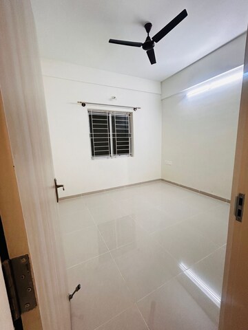 Room in 3 BHK Apartment at DS MAX Sahara, Hosa Road – for Rent