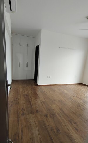 Room in 3.5 BHK Apartment at SS The Coralwood, Sector 84 – for Rent