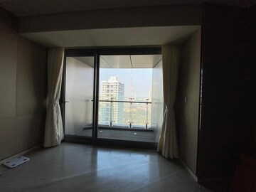 Room in 4 BHK Apartment at Lodha World View, Worli – for Rent