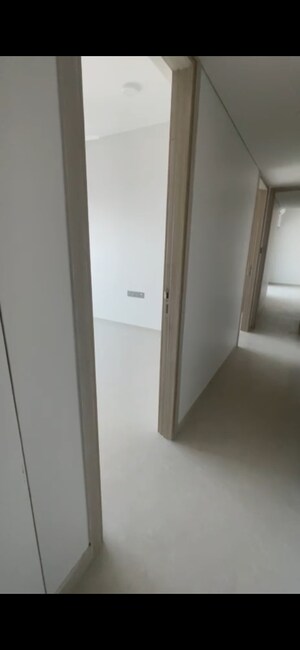 Room in 3 BHK Apartment at Rustomjee Paramount, Khar West – for Rent